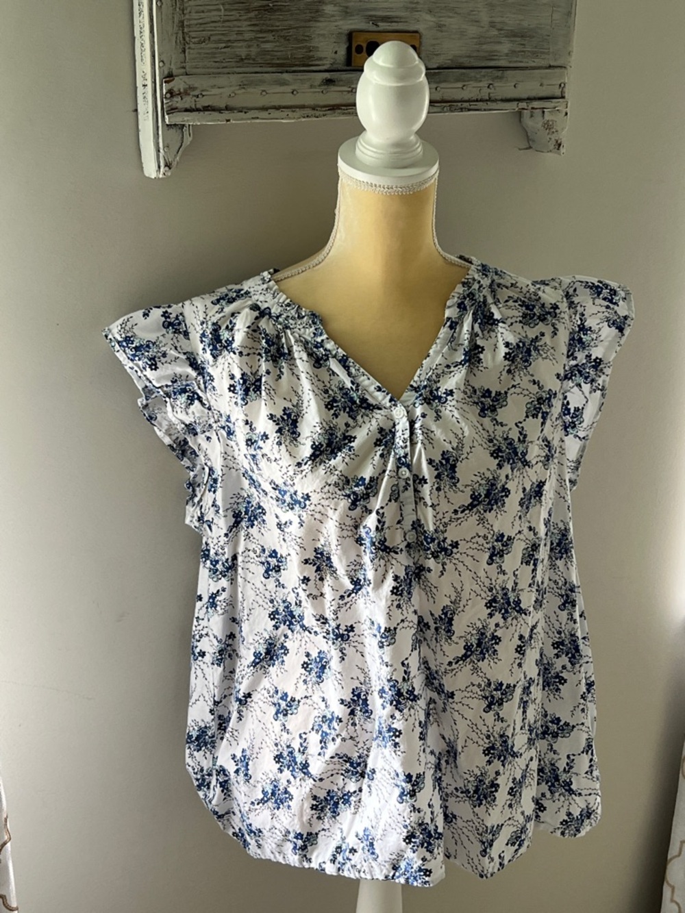 Women's White & Blue Floral Cap-Sleeve Top
